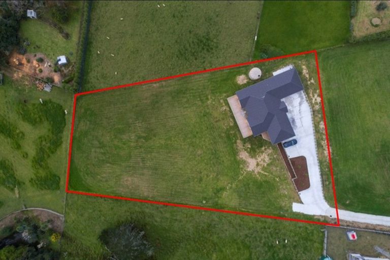 Photo of property in 38 Roberts Road, Matakatia, Whangaparaoa, 0930