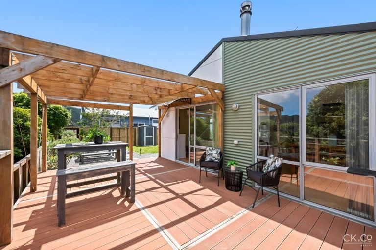 Photo of property in 22 Otonga Heights, Maungaraki, Lower Hutt, 5010