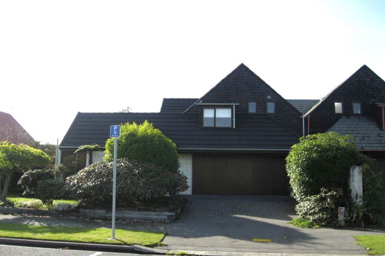 Photo of property in 2/27 Dovedale Avenue, Ilam, Christchurch, 8041