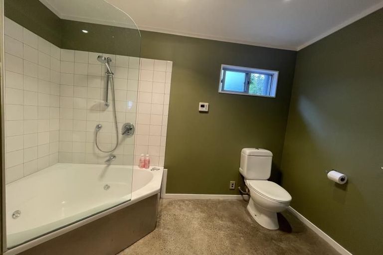Photo of property in 60 Waiohua Road, Greenlane, Auckland, 1061