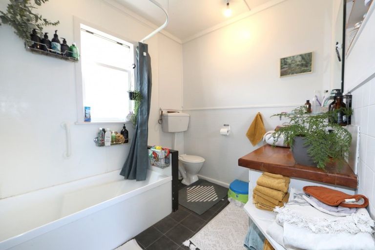 Photo of property in 12 Domain Road, Haumoana, 4102