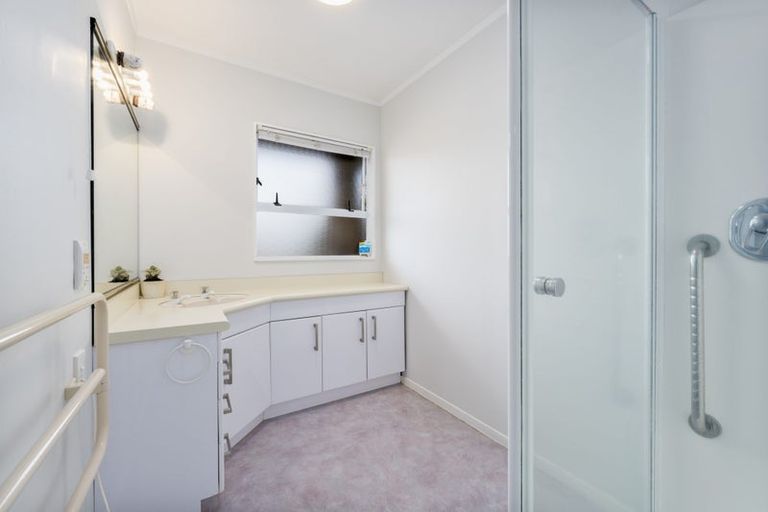 Photo of property in 2/73 Vintage Drive, Henderson, Auckland, 0612