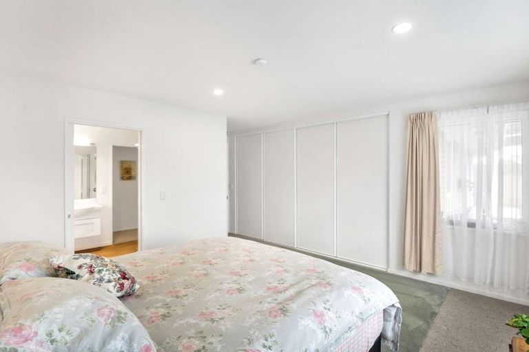 Photo of property in 4 Stonebridge Lane, Oxford, 7430