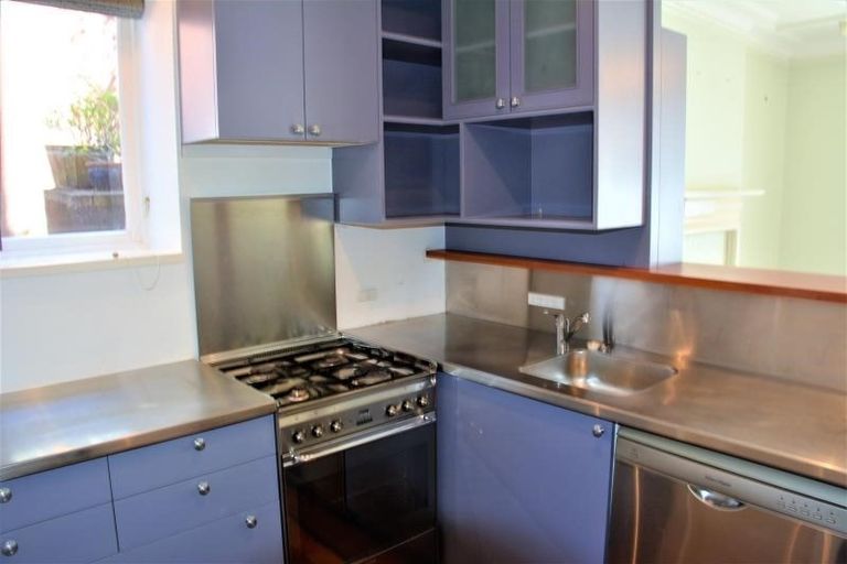 Photo of property in 2/17 Oriental Terrace, Oriental Bay, Wellington, 6011