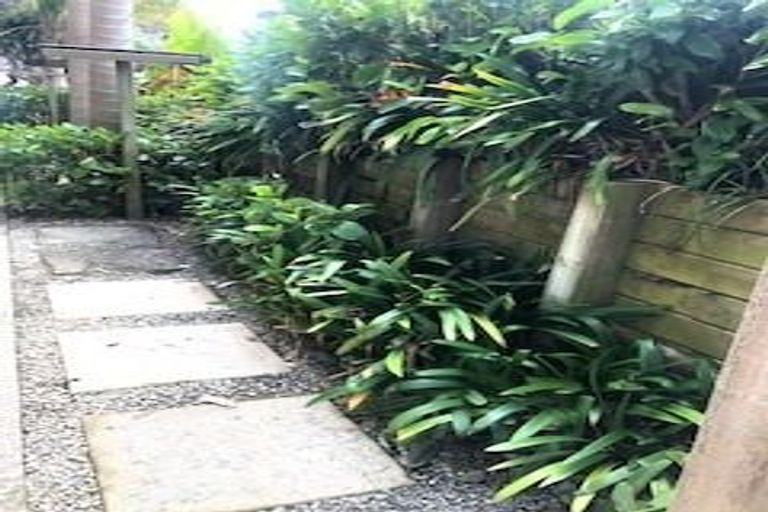 Photo of property in 3/4a Corrella Road, Belmont, Auckland, 0622