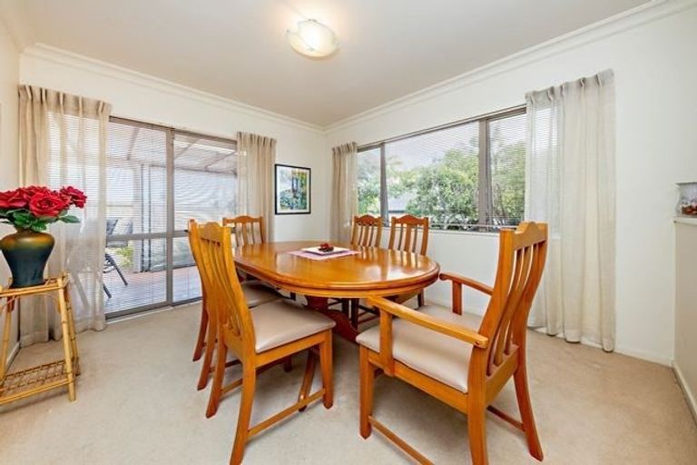 Photo of property in 60 Mt Lebanon Crescent, The Gardens, Auckland, 2105