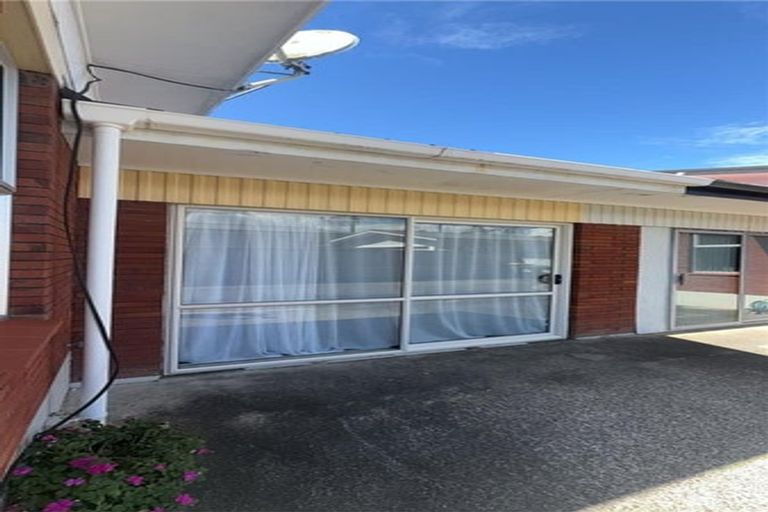 Photo of property in 17a Thorburn Avenue, Red Beach, 0932