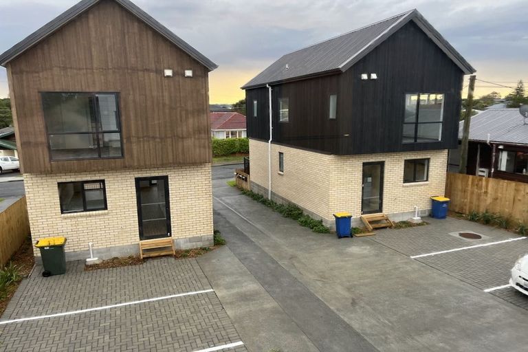 Photo of property in 3/11 Karamu Street, Te Atatu Peninsula, Auckland, 0610