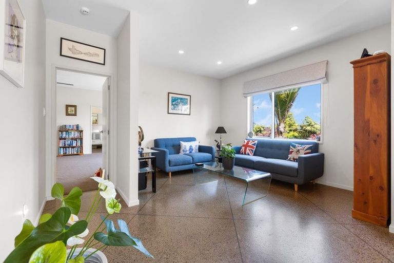 Photo of property in 187 Te Arei Road East, Huirangi, New Plymouth, 4373