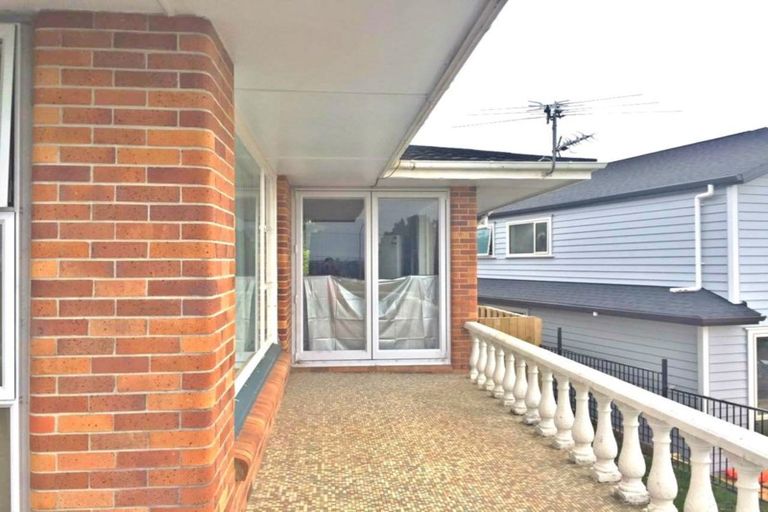 Photo of property in 459 East Coast Road, Murrays Bay, Auckland, 0630