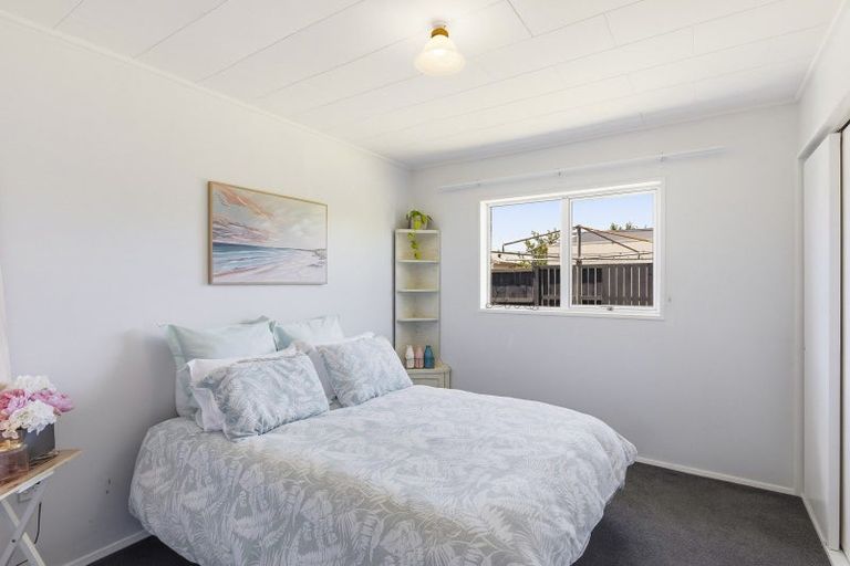 Photo of property in 2 Cypress Grove, Paraparaumu, 5032