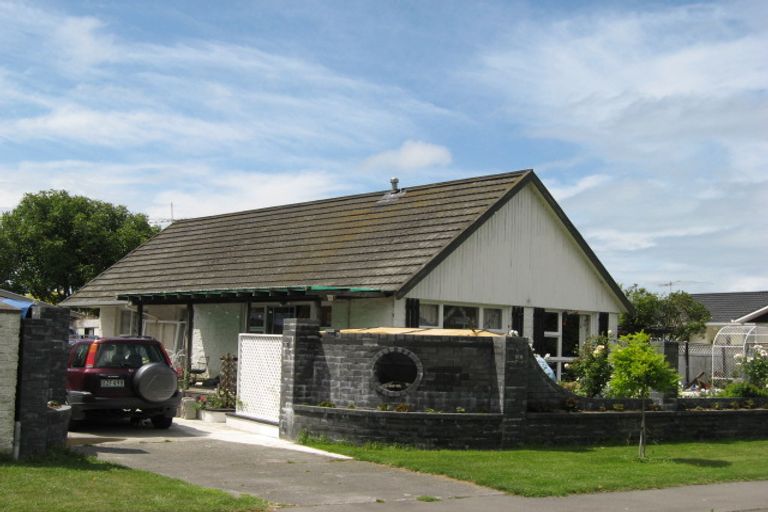 Photo of property in 22 Laing Crescent, Heathcote Valley, Christchurch, 8022