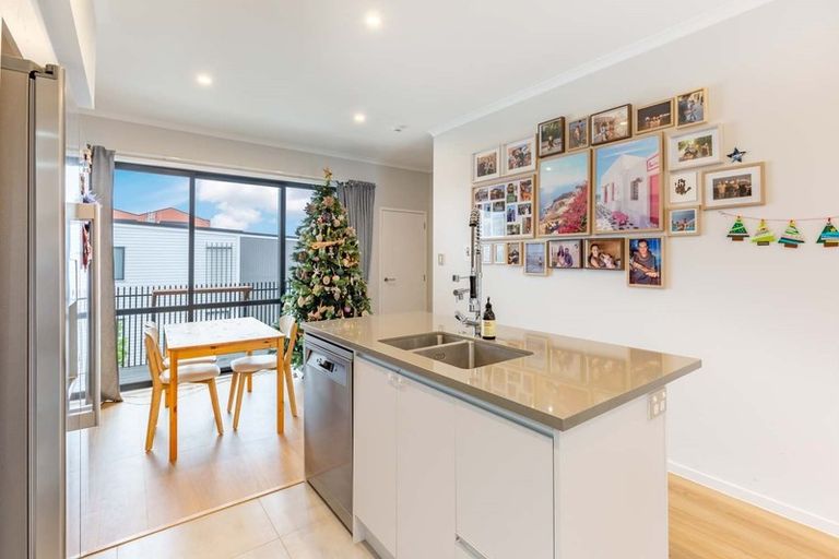 Photo of property in 3 William Stratton Lane, Hobsonville, Auckland, 0616