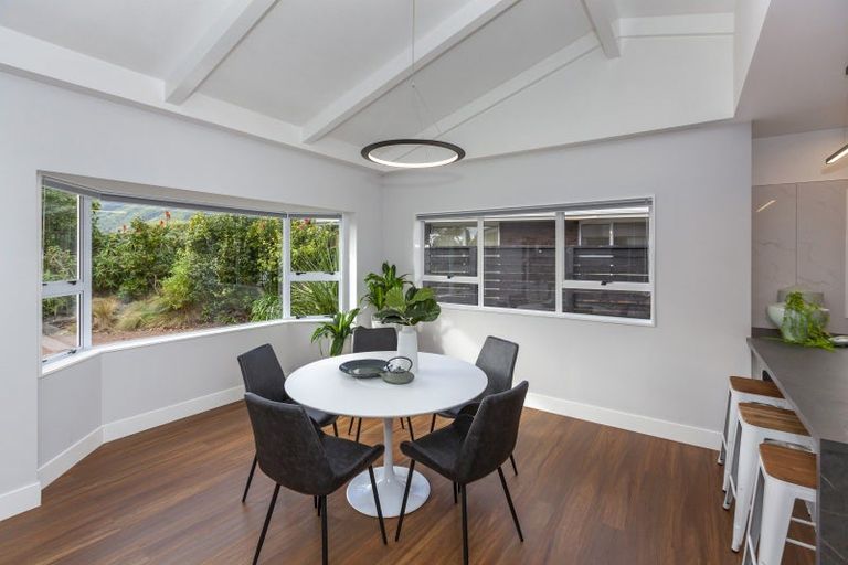 Photo of property in 21 Rewarewa Crescent, Waikanae, 5036