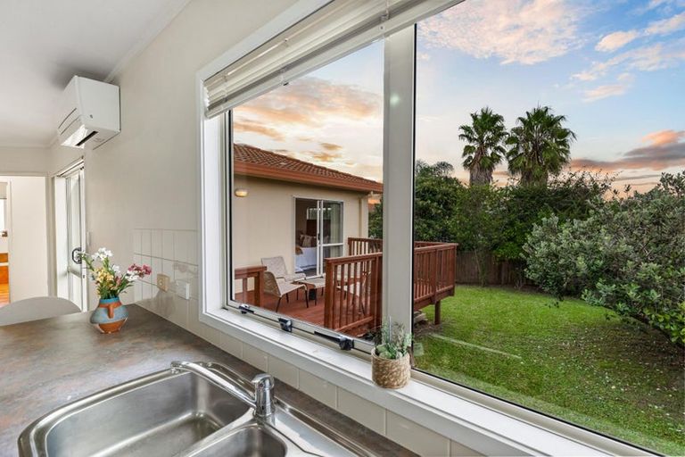 Photo of property in 13 Ginders Drive, Massey, Auckland, 0614