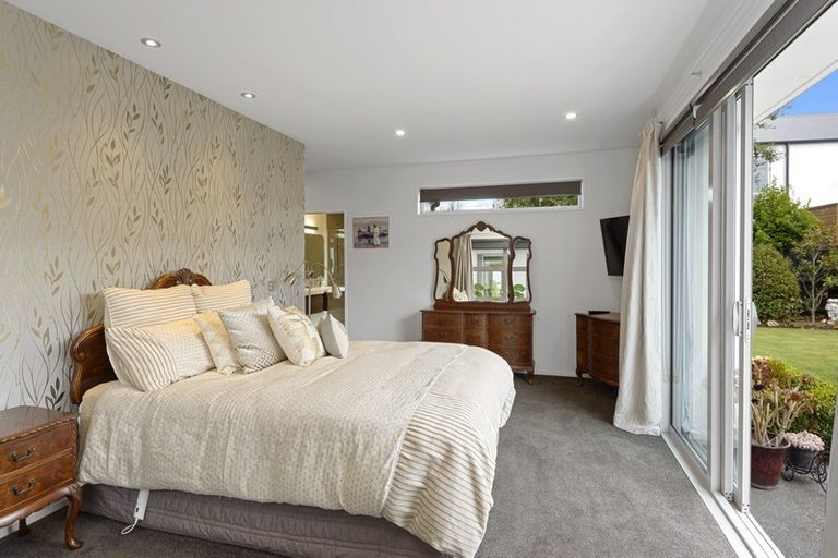 Photo of property in 2 Greenbank Place, Parklands, Christchurch, 8083