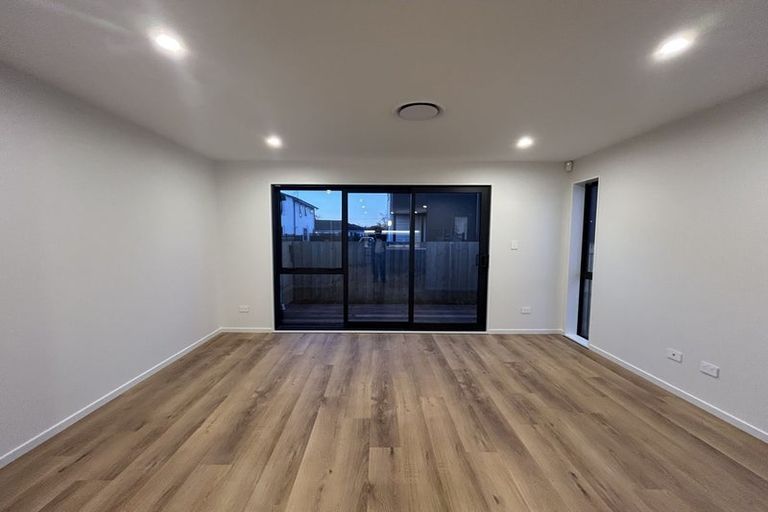 Photo of property in 2/6 Gilberthorpes Road, Islington, Christchurch, 8042