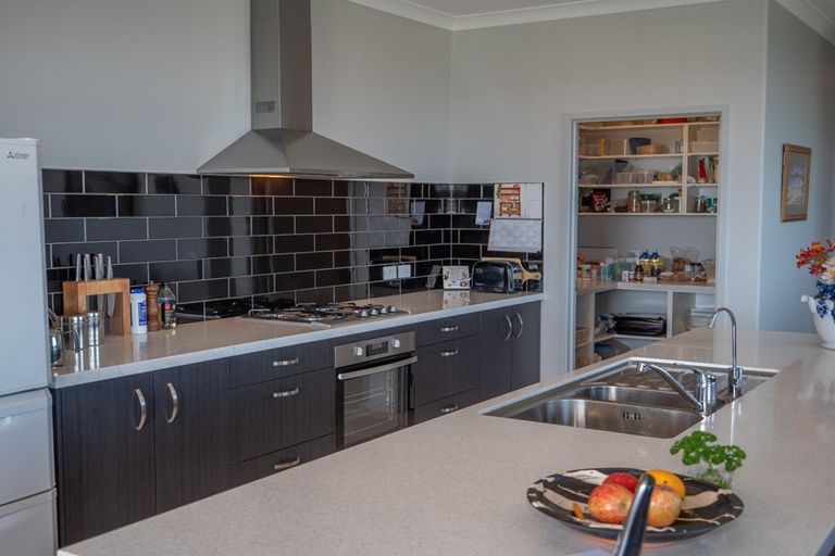 Photo of property in 31 Eagles Way, Cable Bay, 0420