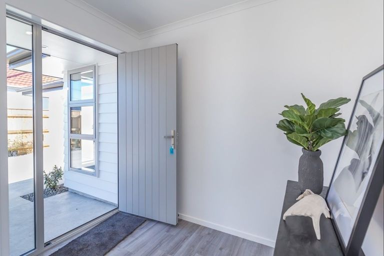 Photo of property in 95a Bartholomew Road, Levin, 5510