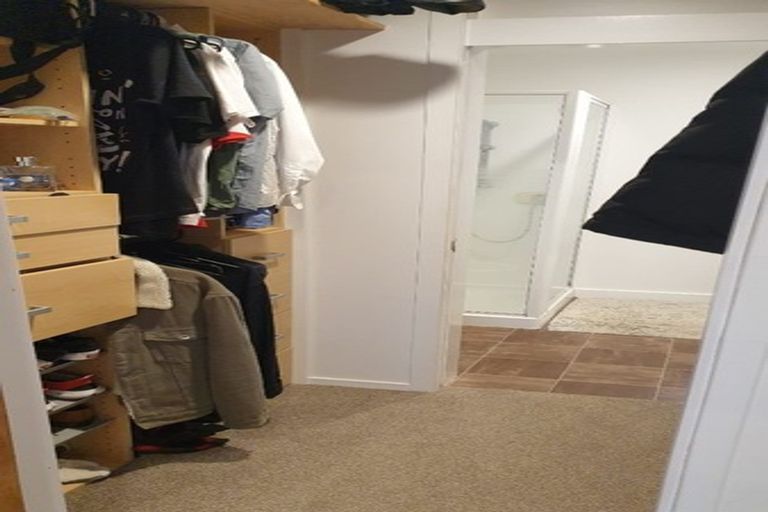 Photo of property in 1/32a Bronzewing Terrace, Unsworth Heights, Auckland, 0632