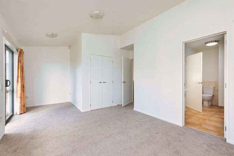 Photo of property in 76 Gunner Drive, Te Atatu Peninsula, Auckland, 0610