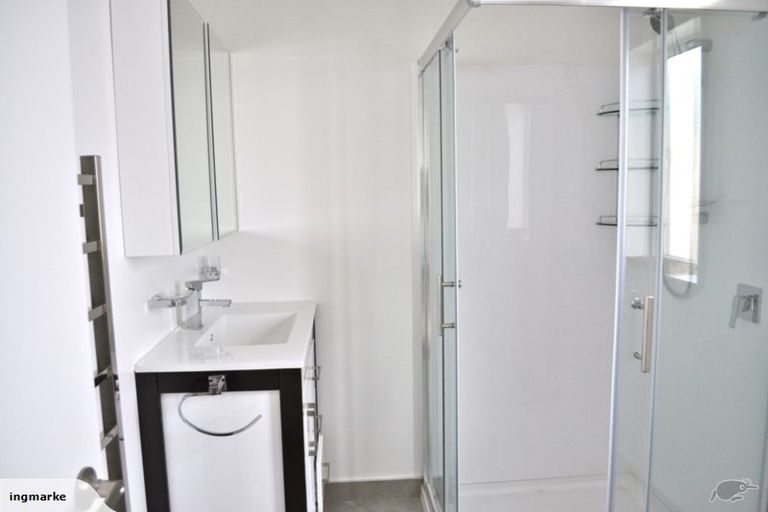 Photo of property in 8 Kopiko Way, Brooklyn, Wellington, 6021