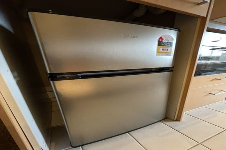 Photo of property in 65 Lauderdale Road, Birkdale, Auckland, 0626