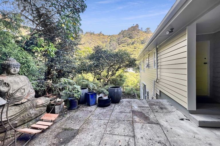 Photo of property in 5 Richmond Road, Mahina Bay, Lower Hutt, 5013