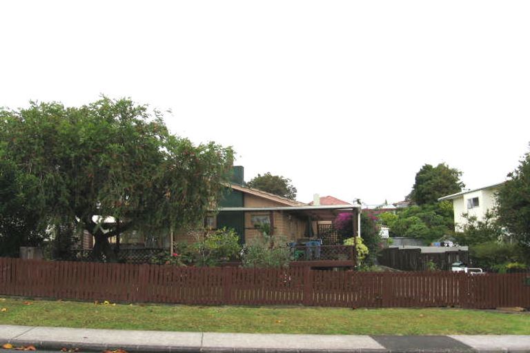 Photo of property in 17 Waitaki Street, Henderson, Auckland, 0612
