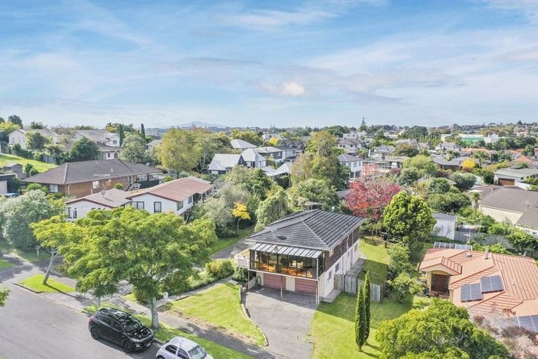 Photo of property in 1/98 Lincoln Park Avenue, Massey, Auckland, 0614