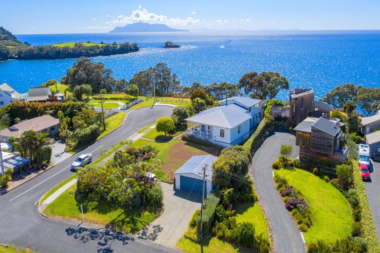 Photo of property in 1 Penguin Street, Leigh, 0985