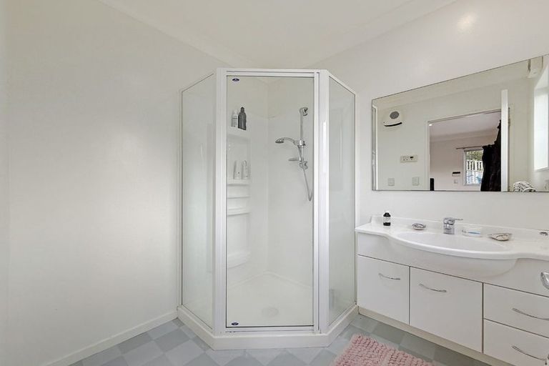 Photo of property in 5 Erlestoke Crescent, Churton Park, Wellington, 6037