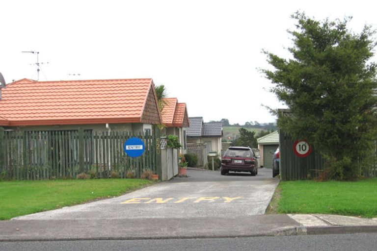 Photo of property in 10/520 Don Buck Road, Westgate, Auckland, 0614