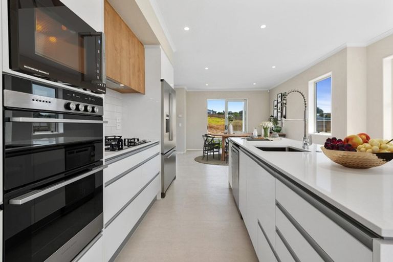 Photo of property in 23 Kukuwai Avenue, Red Beach, 0932