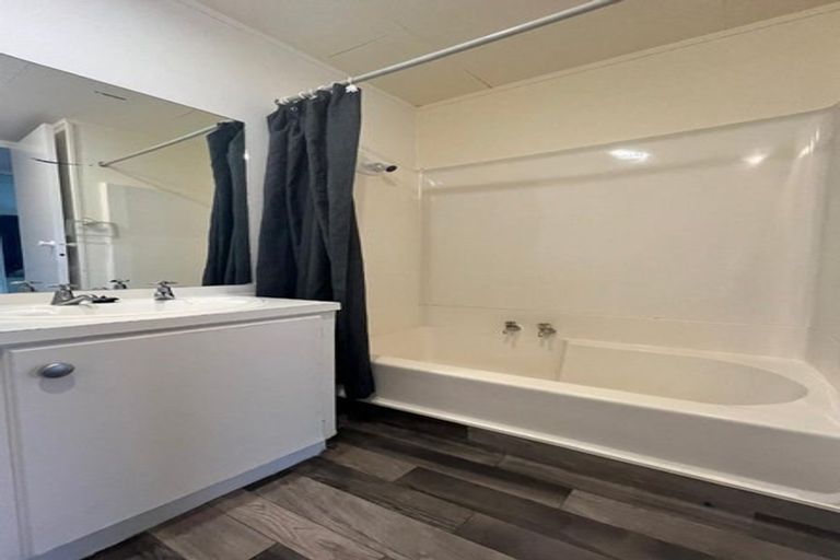 Photo of property in 4 Citril Place, Red Hill, Papakura, 2110