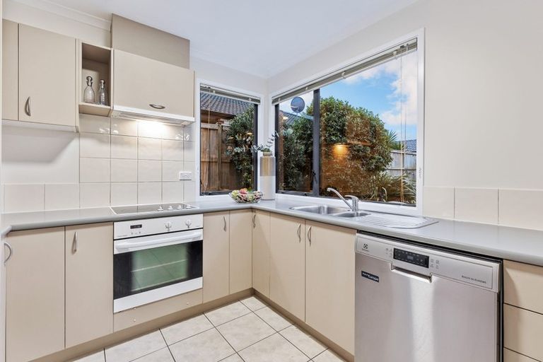 Photo of property in 4 Kippure Close, East Tamaki, Auckland, 2013