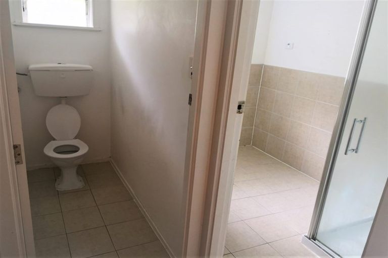 Photo of property in 31 Kingdale Road, Henderson, Auckland, 0610