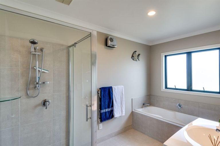 Photo of property in 34 Orotu Drive, Poraiti, Napier, 4112