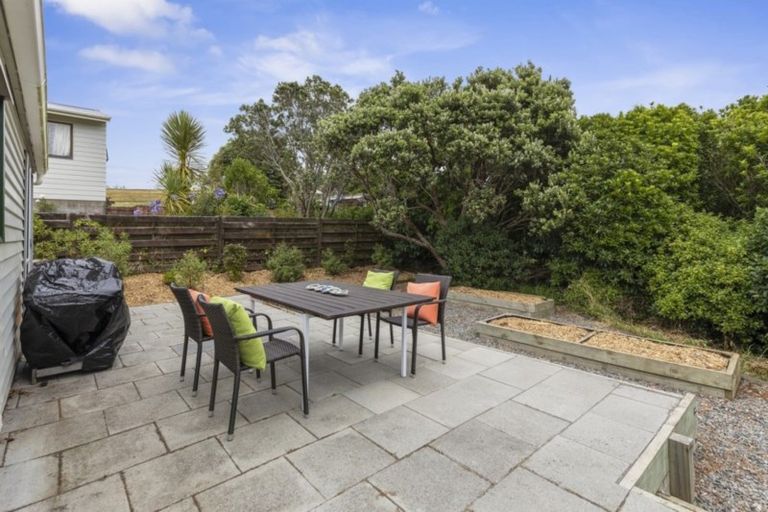 Photo of property in 22 Whitechapel Grove, Stokes Valley, Lower Hutt, 5019