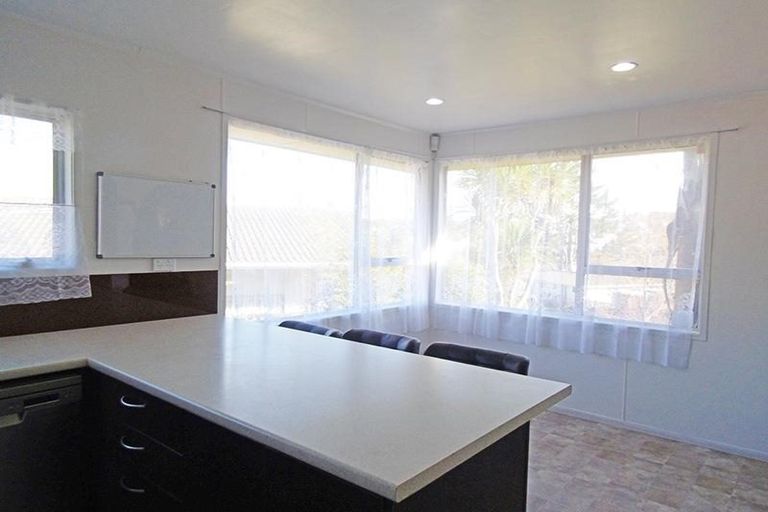 Photo of property in 48 Glenbervie Crescent, Massey, Auckland, 0614