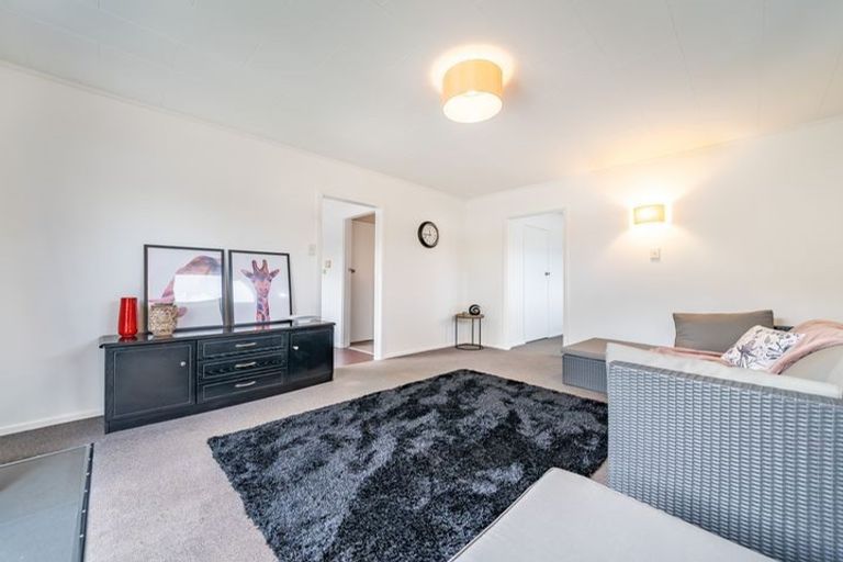 Photo of property in 2/5 Oregon Drive, Maoribank, Upper Hutt, 5018