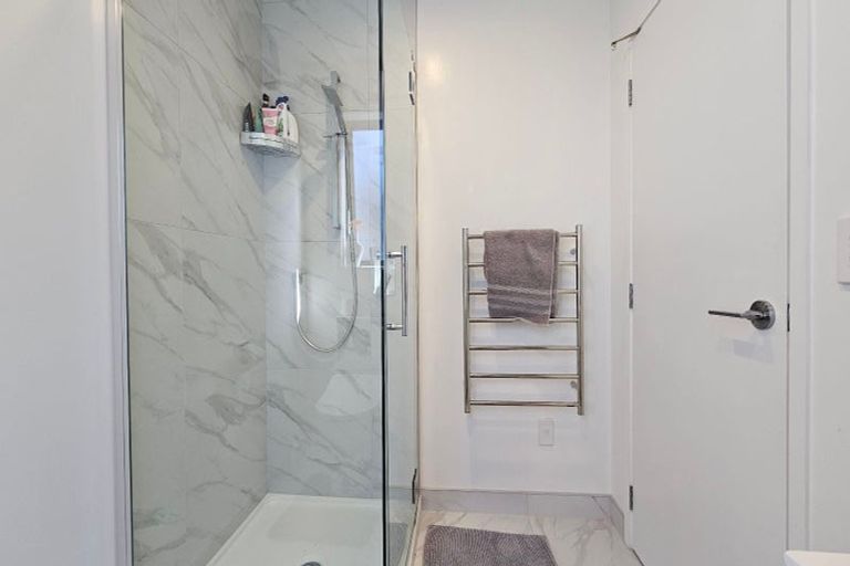 Photo of property in 11/10 Fathom Place, Te Atatu Peninsula, Auckland, 0610