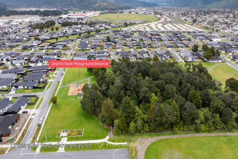 Photo of property in 10 Raeble Walkington Lane, Wallaceville, Upper Hutt, 5018