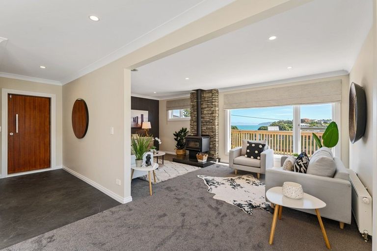 Photo of property in 2 Whanake Street, Titahi Bay, Porirua, 5022