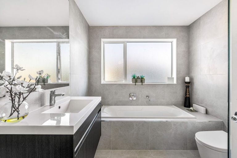 Photo of property in 26 Cassidy Drive, Orewa, 0931