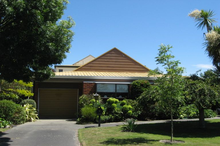 Photo of property in 2/5 Kingham Place, Avonhead, Christchurch, 8042