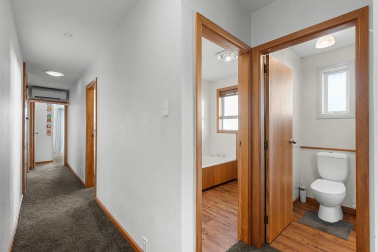 Photo of property in 424 Memorial Avenue, Burnside, Christchurch, 8053