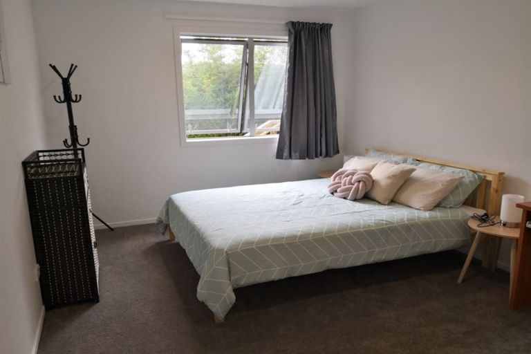 Photo of property in 3 Julia Place, Totara Vale, Auckland, 0629