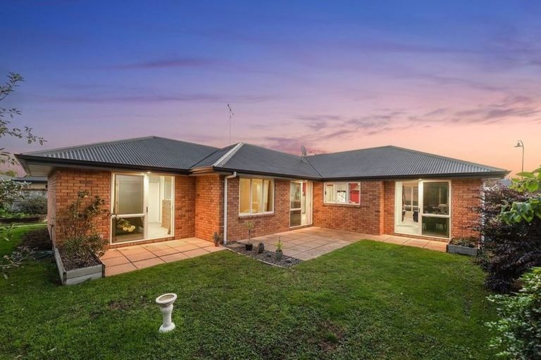 Photo of property in 22 Coleraine Drive, Rototuna, Hamilton, 3210