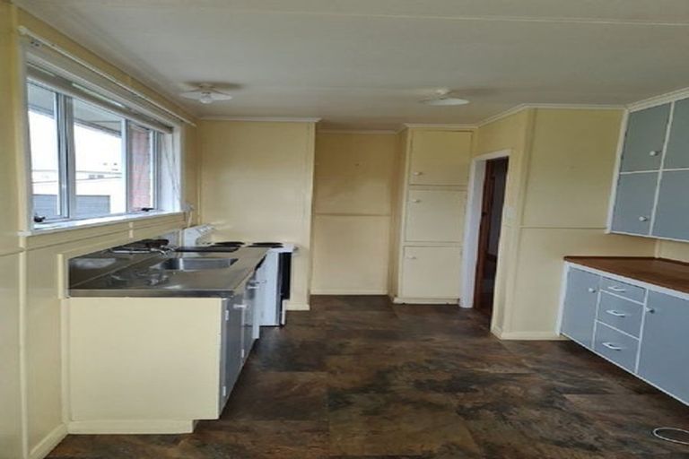 Photo of property in 27 Holland Crescent, Bulls, 4818